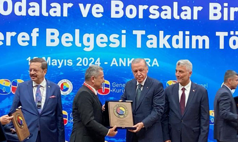 Sinan Özeçoğlu Belgesini Cumhurbaşkanı Erdoğan’dan aldı