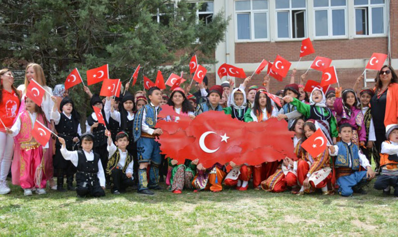 Eğitim Fakültesinde düzenlenen Anadolu Çocuk Şenliği ile minikler keyifli zaman geçirdi