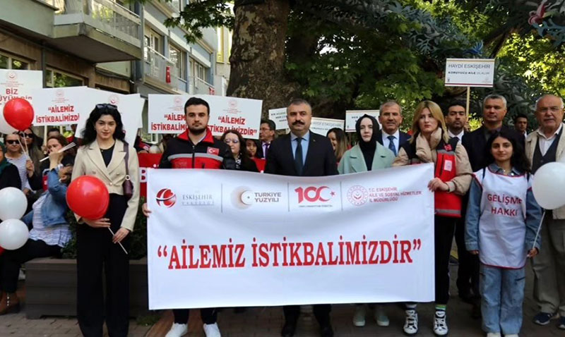 Aile Haftası Kapsamında "Ailemiz İstikbalimiz" Temalı Yürüyüş Gerçekleşti