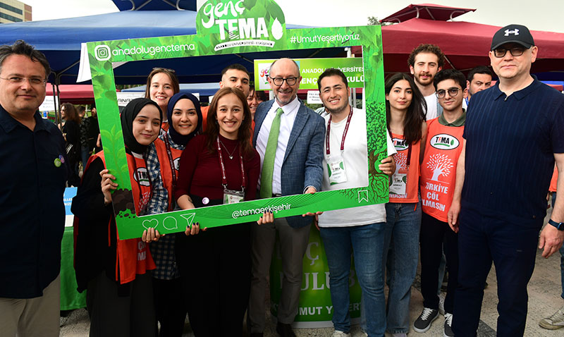 renciler Anadolu Parkta dzenlenen Bahar enlii ile gnllerince elendi