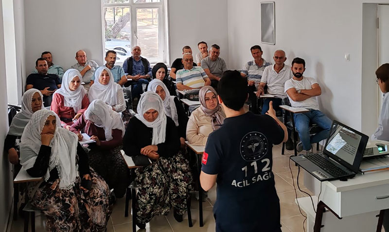 Domates üreticilerine ilk yardım ve hijyen eğitimi