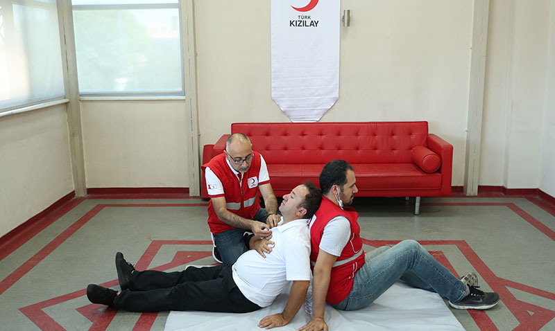 Kızılay her evde bir ilk yardımcı hedefine eğitimlerle yaklaşıyor