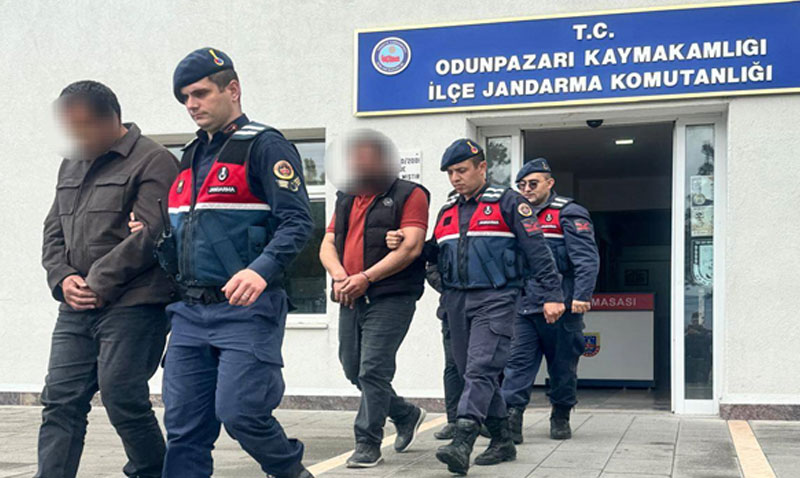 Çaldıkları römorkun rengini değiştirsiler de yakalanmaktan kurtulamadılar