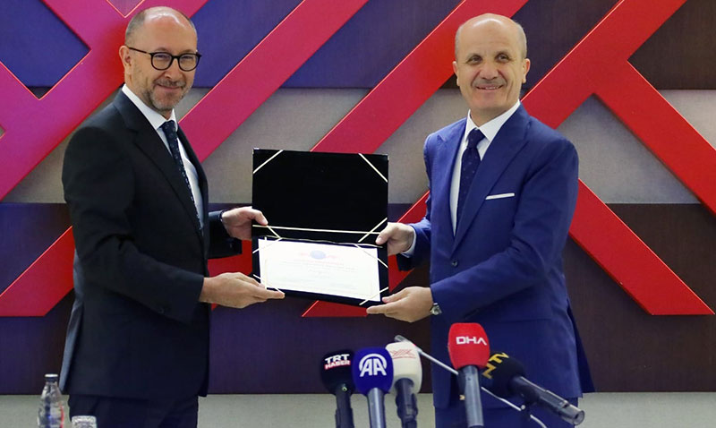 Anadolu Üniversitesi Engelsiz Üniversite Ödülleri’nden 8 Nişan ve 1 Bayrak ile döndü