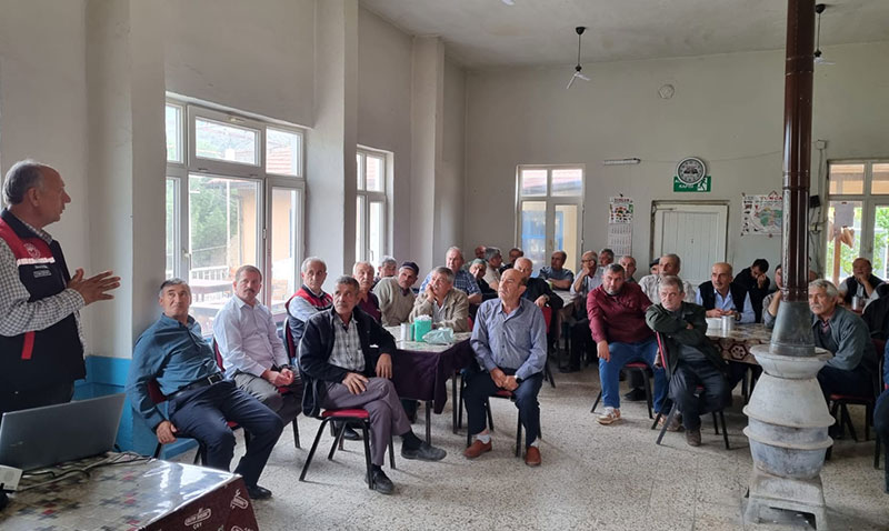 Eskişehir’de yaprağı yenen sebzelerde kalıntıyla mücadele eğitimi sürüyor