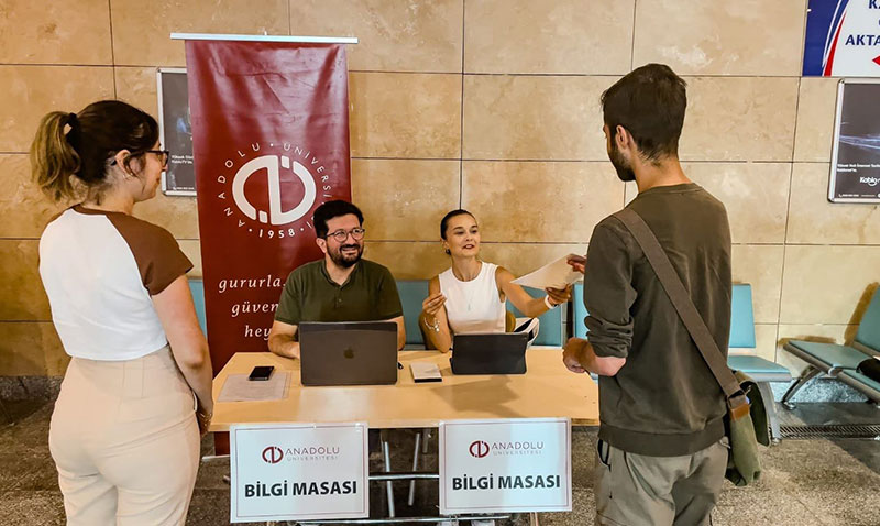 Anadolu Üniversitesinden Eskişehir’e yeni gelen öğrencilere sıcak karşılama