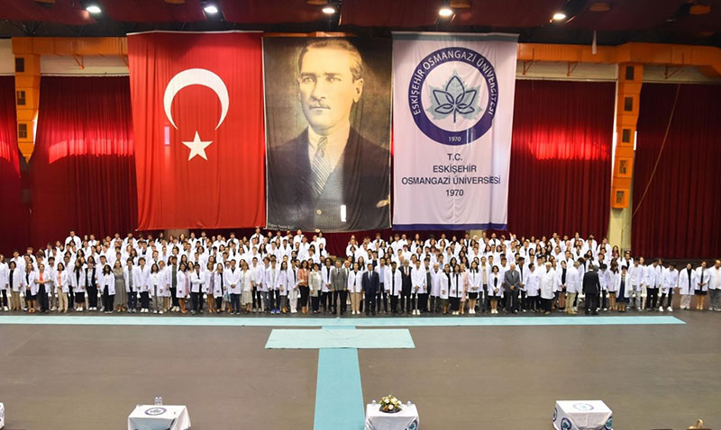 Tıp Fakültesi’nin Yeni Öğrencileri Beyaz Önlüklerini Giydi