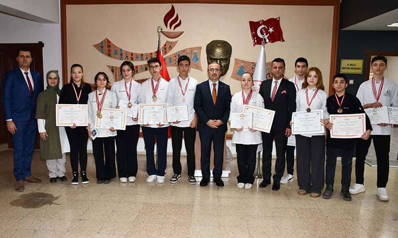 Ali Güven Turizm Mesleki ve Teknik Anadolu Lisesi Yiyecek İçecek Hizmetleri Alanı Öğrencilerinden Büyük Başarı