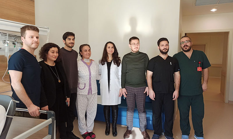 Soluk borusundaki delik nedeniyle 2,5 aydır konuşamayan hasta, Eskişehir Şehir Hastanesinde şifa buldu