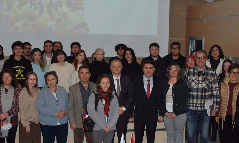 Edebiyat Fakültesinde “Yapay Zekâ ve Katma Değer Kavramları Ekseninde Sosyal Bilimler” Konferansı düzenlendi
