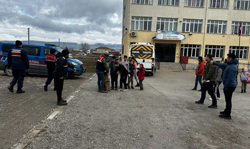 Eskişehir’de “Huzurlu Okul Önleri ve Huzurlu Sokaklar” Uygulaması Gerçekleştirildi