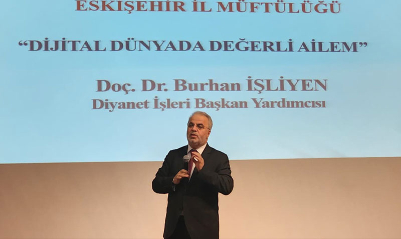 Doç. Dr. Burhan İşliyen’in Katılımıyla "Dijital Dünyada Değerli Ailem" Konferansı Gerçekleştirildi