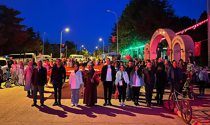 Mahmudiye’de 19 Mayıs Coşkusu Fener Alayıyla Yükseldi