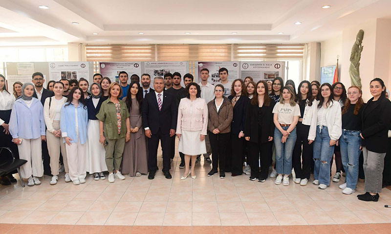 Eczacılık Fakültesinde “Topluma Hizmet Uygulamaları” dersi kapsamında sergi açıldı
