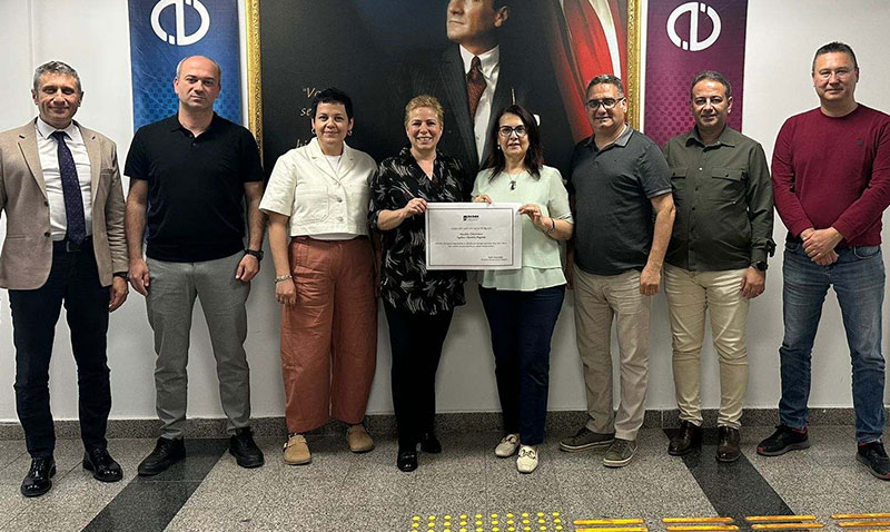 Anadolu Üniversitesi İngilizce Hazırlık Programı DEDAK tarafından akredite edildi