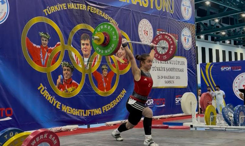 Eskişehirli Buse Er’den Halterde Türkiye İkinciliği!