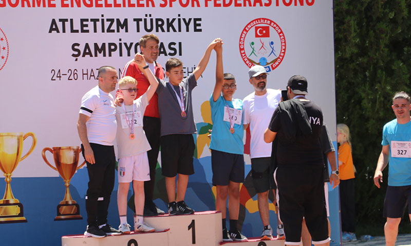 Görme Engelliler Atletizm Türkiye Şampiyonası Eskişehir’de Devam Ediyor!