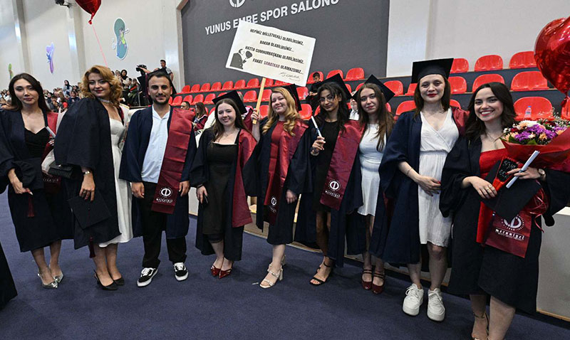Anadolu Üniversitesi mezunlarını uğurlamaya devam ediyor