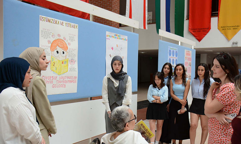 Anadolu Üniversitesinde özel eğitim temalı poster sergisi açıldı