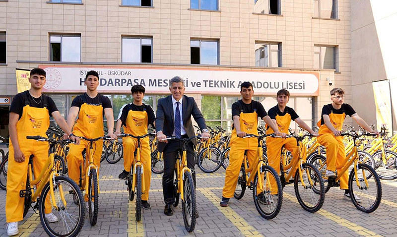 ETi Sar Bisiklet Verdii Sz Tuttu: Meslek Lisesi rencileri 200 Bisikleti Sfrdan retti