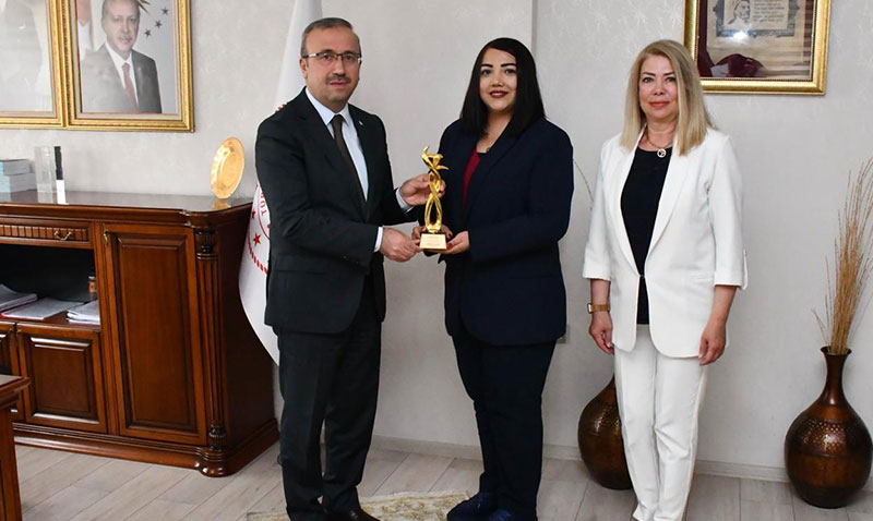 Eskiehirli retmene Azerbaycan’dan "Fark Yaratan retmen" dl