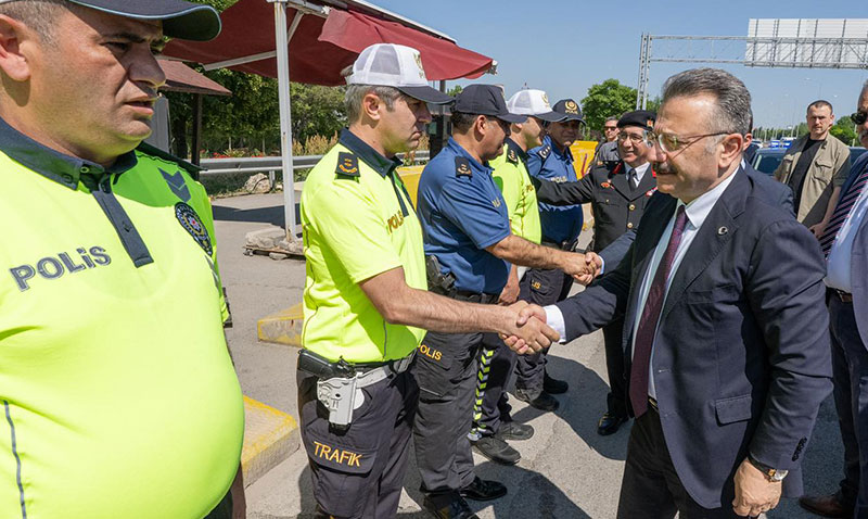 Vali Aksoy’dan Bayram Arefesinde Polis ve Jandarmaya Ziyaret