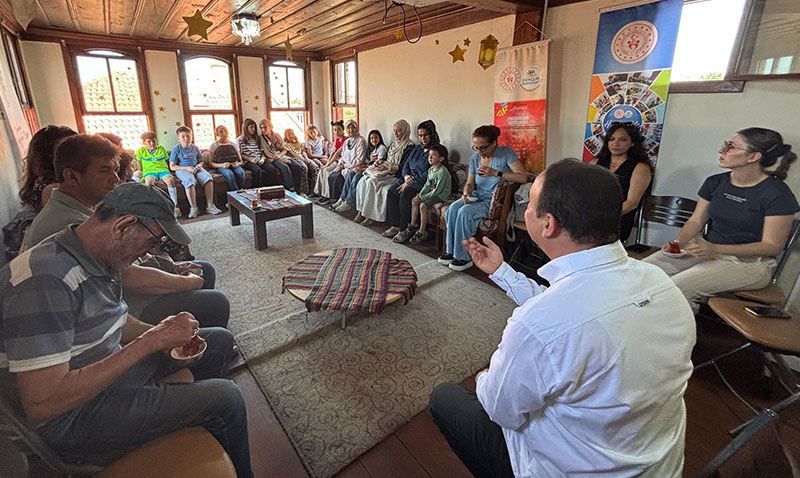 Yunus Emre Genlik Merkezi’nde Aile ve Muharrem Ay Sohbetleri Genlerle Bulutu