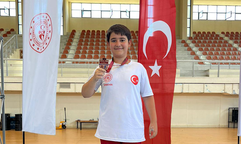 Berat Ayberk Göçmen’den Halterde Türkiye Üçüncülüğü!