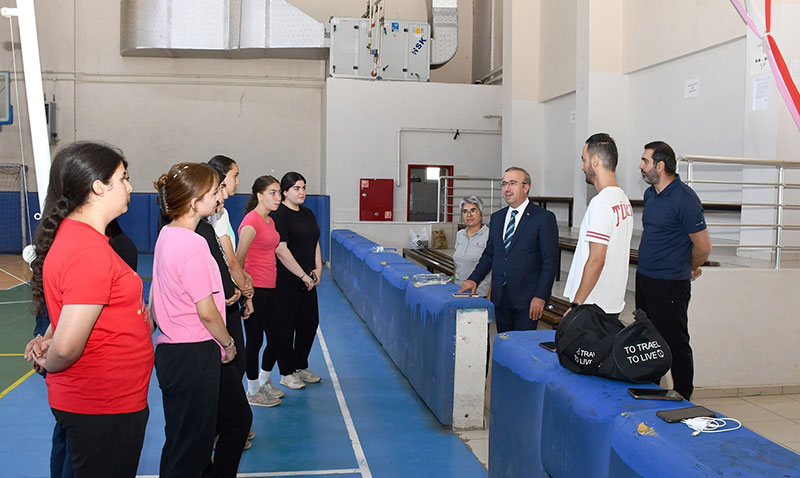 İl Milli Eğitim Müdürü Aydın, Yaz Okulu Basketbol ve Voleybol Kurslarını Ziyaret Etti