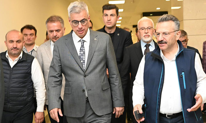 Sağlık Bakanı Memişoğlu, Eskişehir’deki Yangın Yaralılarını Ziyaret Etti