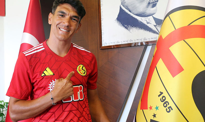 Eskişehirspor Kanatlarını Güçlendirdi: Akın Akman Kırmızı-Siyahlı Formayı Giyecek!