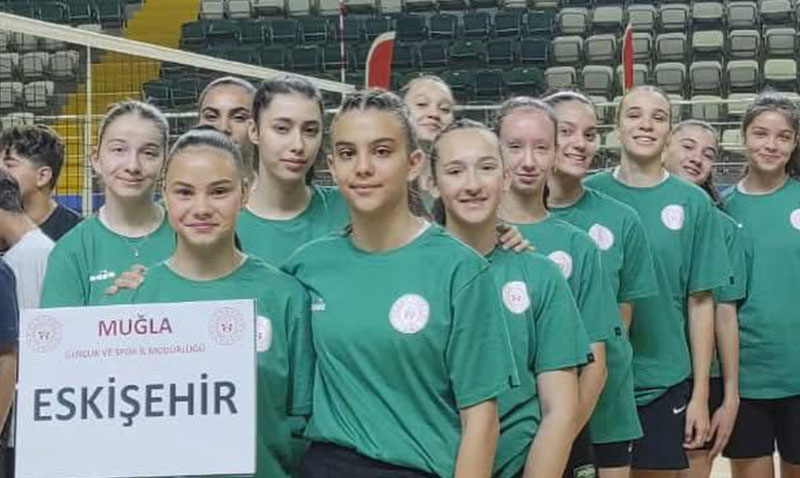 Eskişehir Kız Voleybol Takımı Türkiye Yarı Finallerinde!