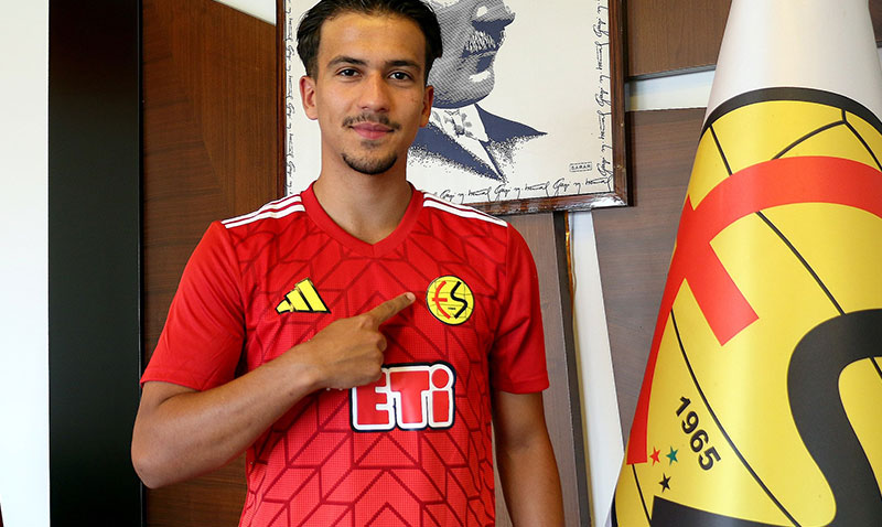 Eskişehirspor Altyapısından Yetişen Tusan Ubuz ile Profesyonel Sözleşme İmzalandı!