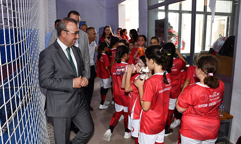 Eskiehir’de Yaz Spor Okullaryla ocuklar Salkl Nesiller Olarak Yetiiyor