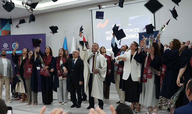 Anadolu Üniversitesi Bakü’de mezuniyet töreni düzenledi