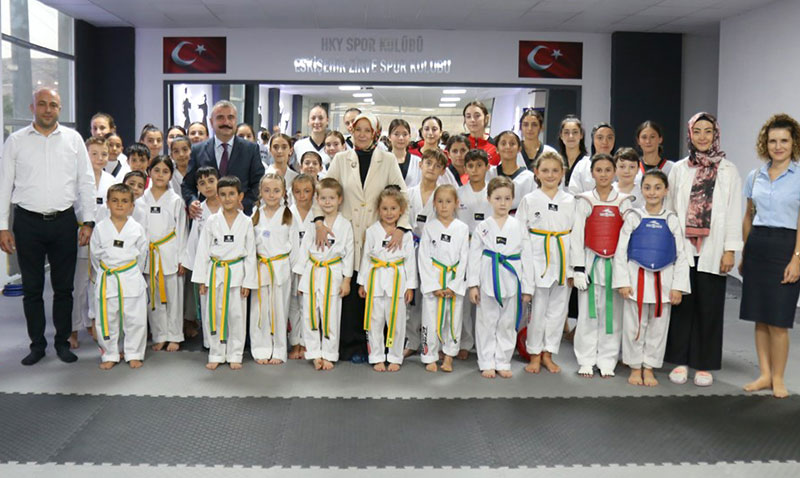 Bakan Yardımcısı Yenigün ve İl Müdürü Bayrak’tan Sporcu Çocuklara Anlamlı Ziyaret