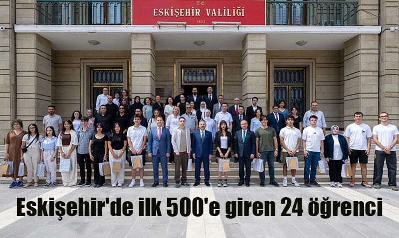 Vali Aksoy, YKS’de Dereceye Giren Öğrencileri ve Ailelerini Ağırladı