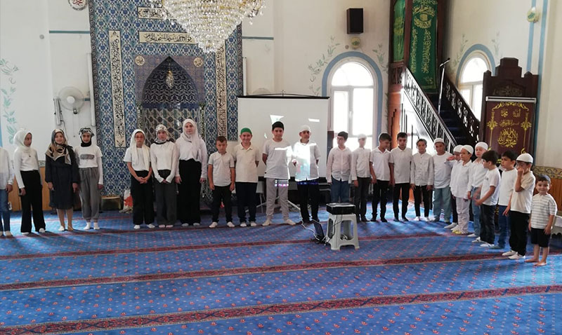 Hacı İlhan Zeyrek Camii’nde Yaz Kur’an Kursu Kapanışı Coşkuyla Kutlandı