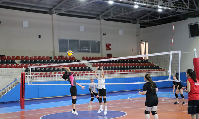 GSB Spor Okullarnda Voleybol Heyecan Devam Ediyor
