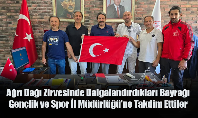 Eskişehirli Dağcılar Ağrı Dağı Zirvesinde Bayrağımızı Dalgalandırdı
