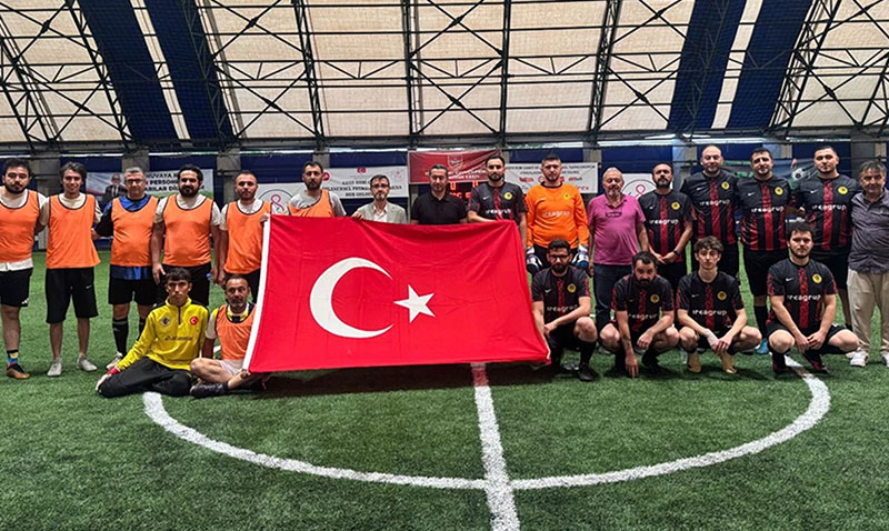 Odunpazarı’nda Çalışan Gençler Yeşil Sahada Mücadele Etti