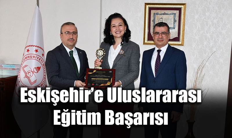 Dubai’den Eski�ehir�e Gurur Dolu �d�l: Y�l�n Yenilik�i ��retmeni Seda G�kmen!